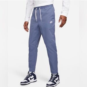 Nike Men’s Woven Tapered Leg Pants size large in Blue